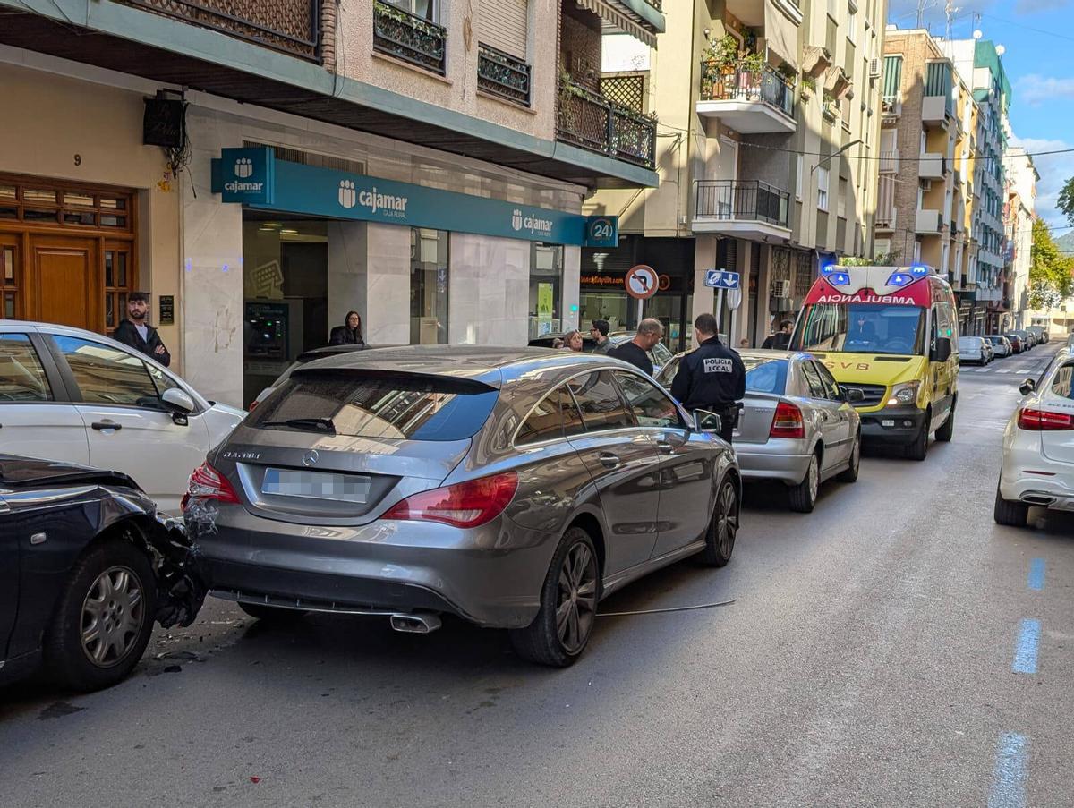 La Policía Local tuvo que cortar en tráfico rodado en la calle Carlos Sarthou.