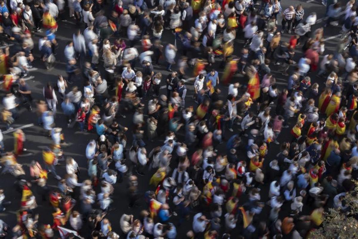 Miles de manifestantes durante una concentración contra la amnistía, a 12 de noviembre de 2023, en Valencia, Comunidad Valenciana (España).