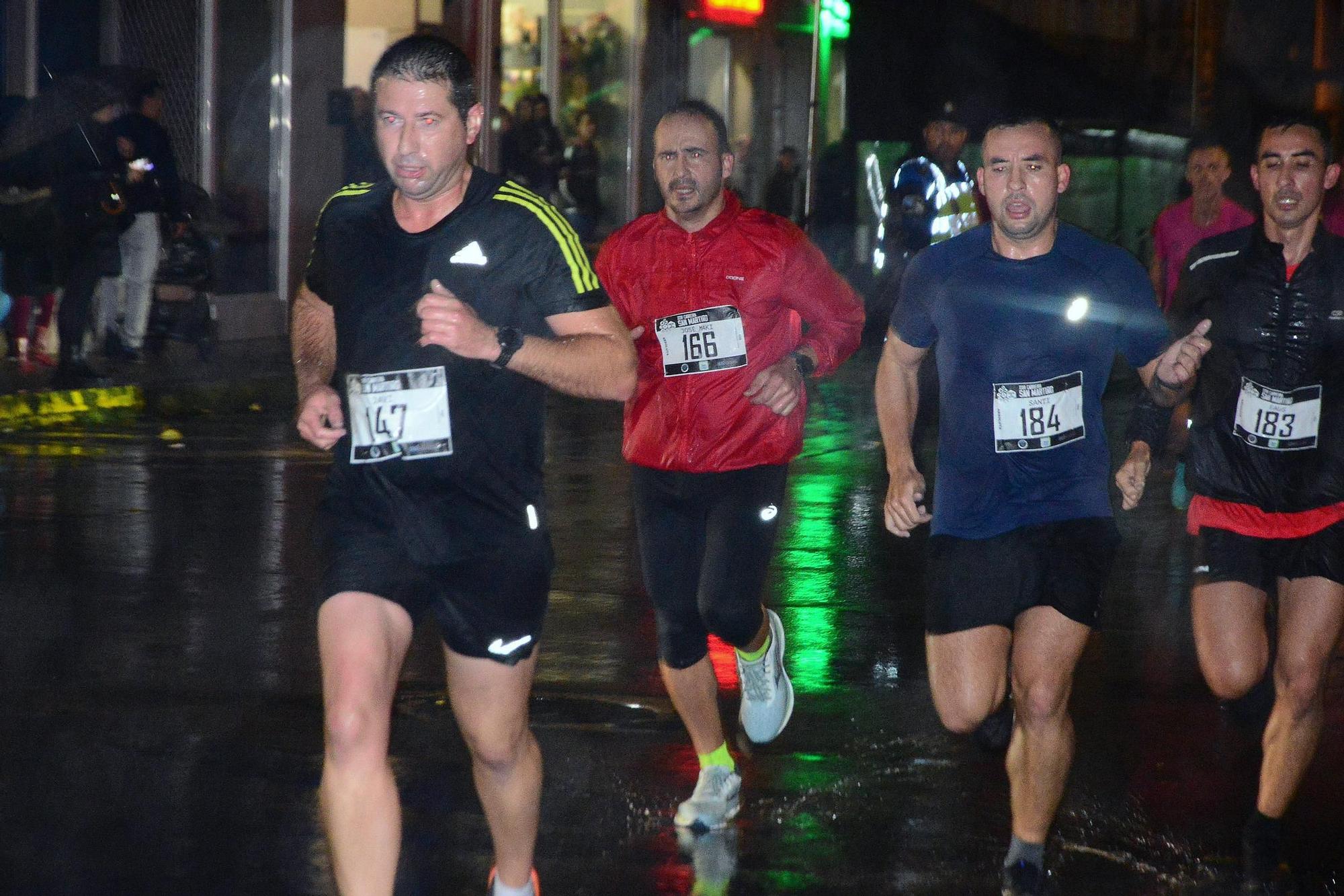 La XXVI Carreira San Martiño de Bueu, contra la lluvia y el viento