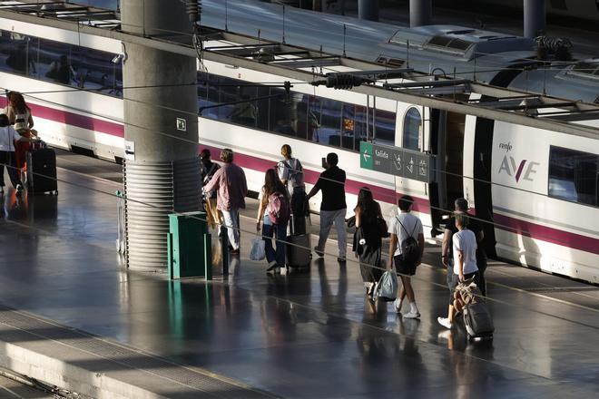 Renfe paraliza las oposiciones para cerca de 5.000 aspirantes por las dudas sobre el psicotécnico y recurre a la Abogacía del Estado