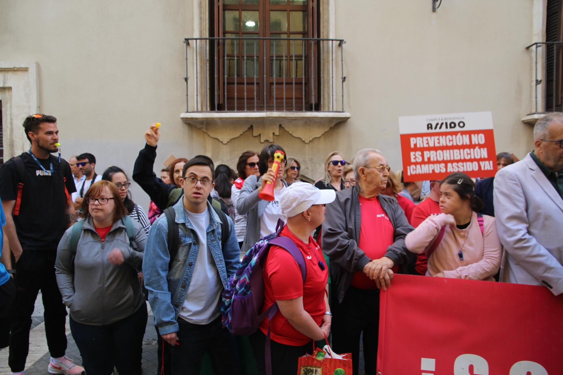 Concentración de Assido en Murcia ante la CHS