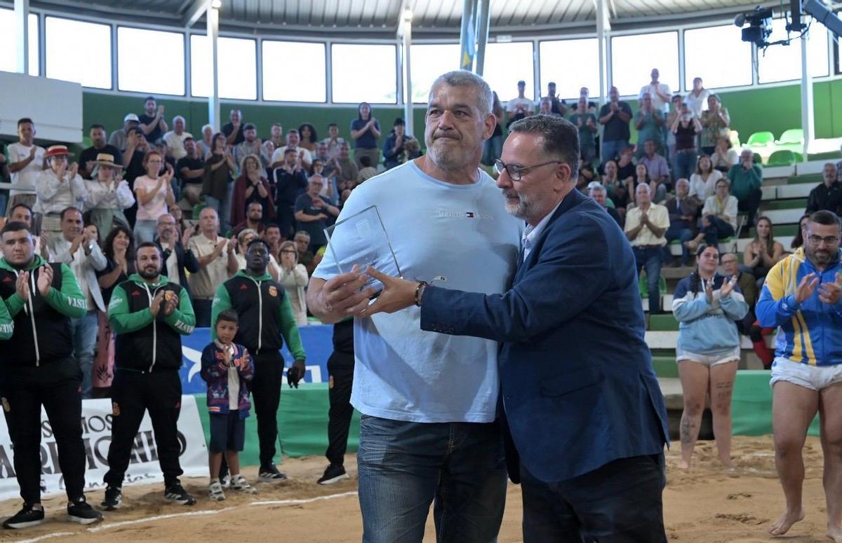 Poli Suárez, junto a Pollito de La Frontera