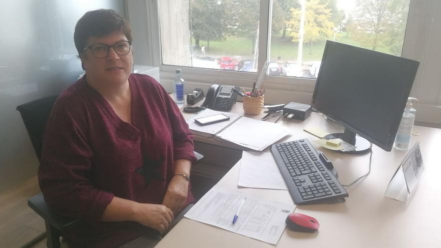 Pilar Taibo, no seu despacho no Concello de Sada. | // LA OPINIÓN