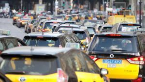 La llei del taxi arriba al Parlament: ¿quan es vota i què diu sobre Uber i la resta de VTC?