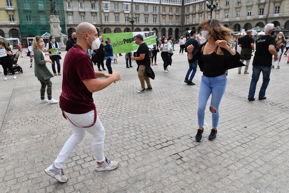 Manifestación con baile de las escuelas de danza