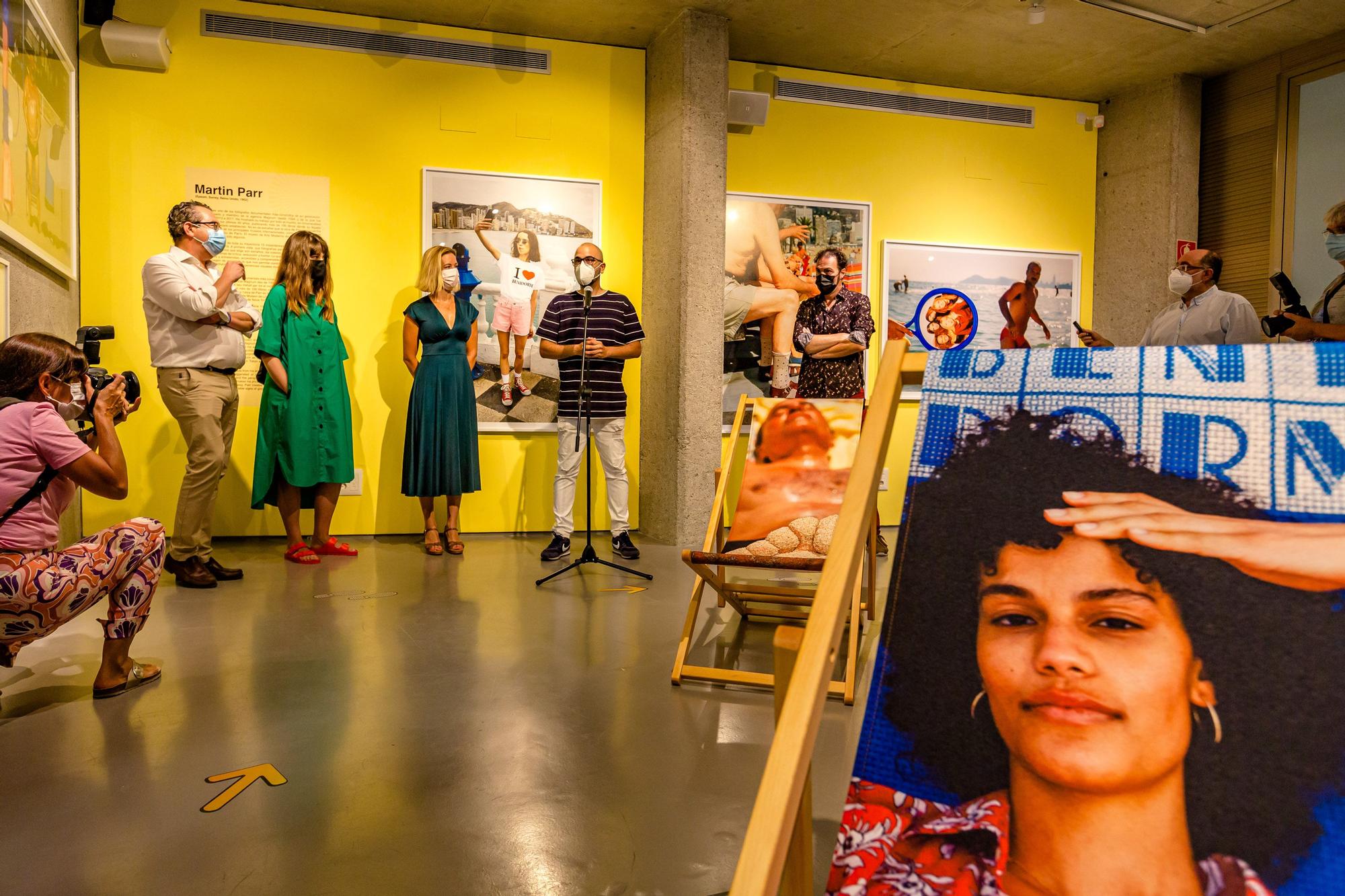 Inauguración de la exposición de Cristina de Middel, Martin Par y María Moldes en Benidorm