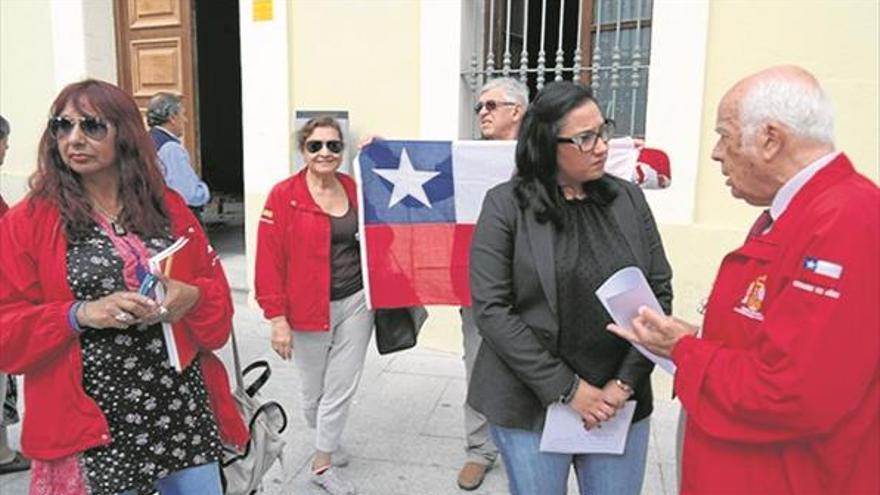 Un grupo de chilenos homenajea a Valdivia