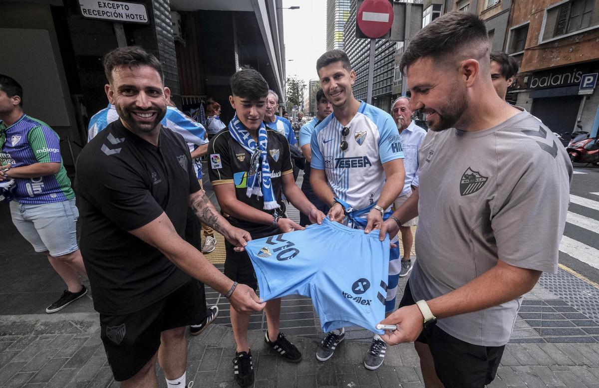 LLegada del equipo de fútbol Málaga CF al Hotel Cristina LLegada del equipo de fútbol Málaga CF al Hotel Cristina