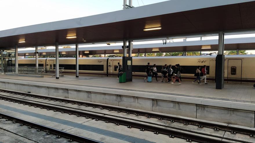 La Junta financiará cuatro años el precio de los abonos de tren en Zamora