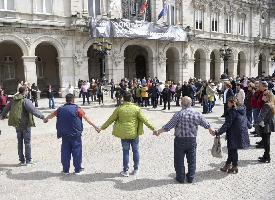 Minuto de silencio por el niño de A Coruña muerto