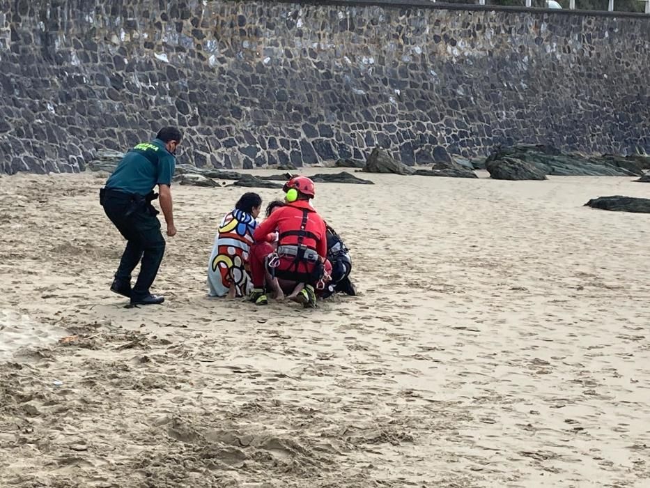 Rescate en Aguilar de varios bañistas atrapados en las rocas