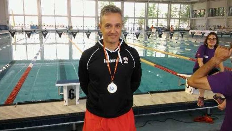 Sergio Bethencourt con una de las medallas de campeón. // FDV