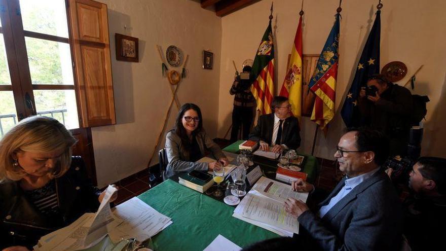 Luz verde a la ley de función pública  que suaviza la exigencia del valenciano