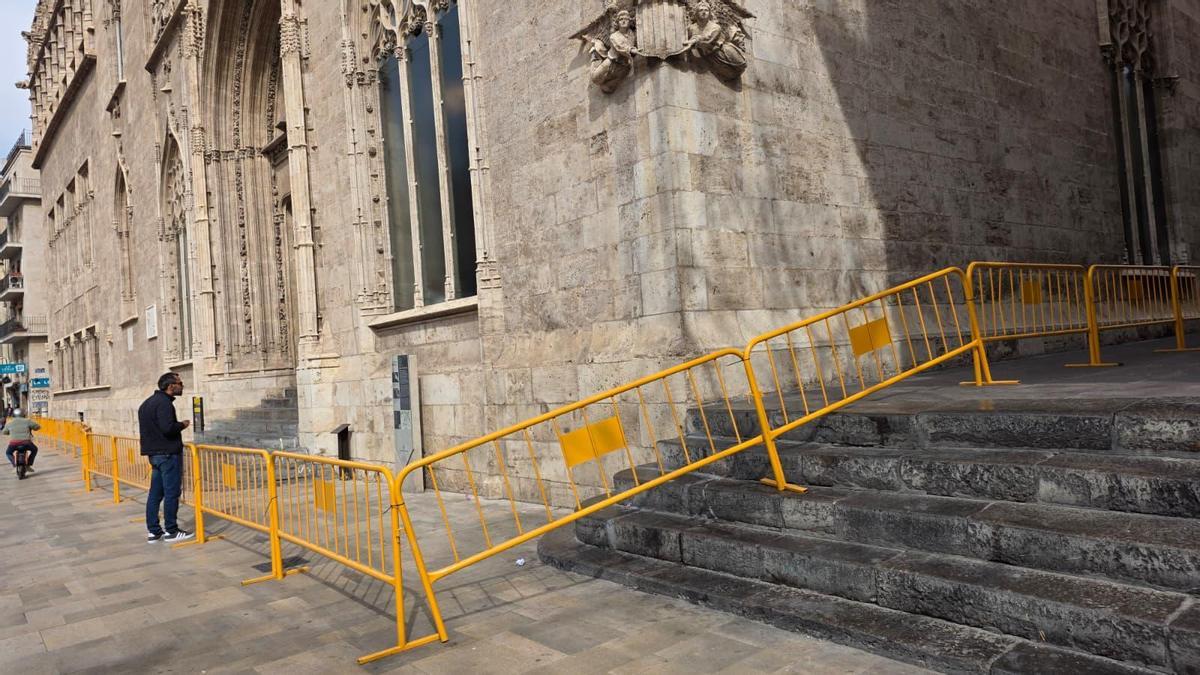 Vallado preventivo de La Lonja para las Fallas 2026