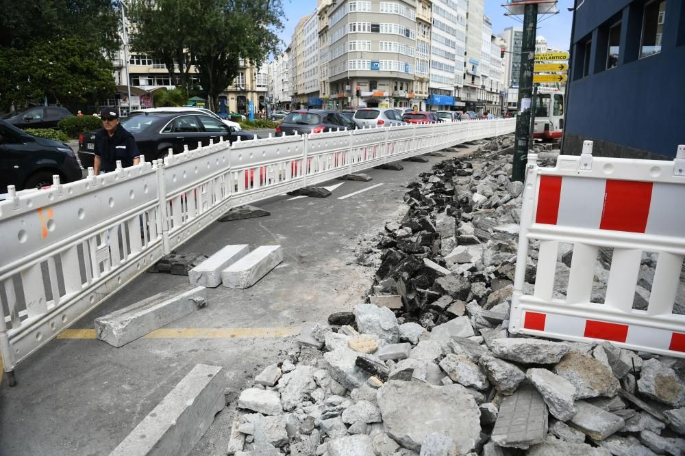 Atasco en Linares Rivas por las obras en un carril