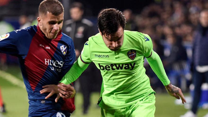 &quot;Está tranquilo, pero preocupado por su futuro en el Levante UD&quot;