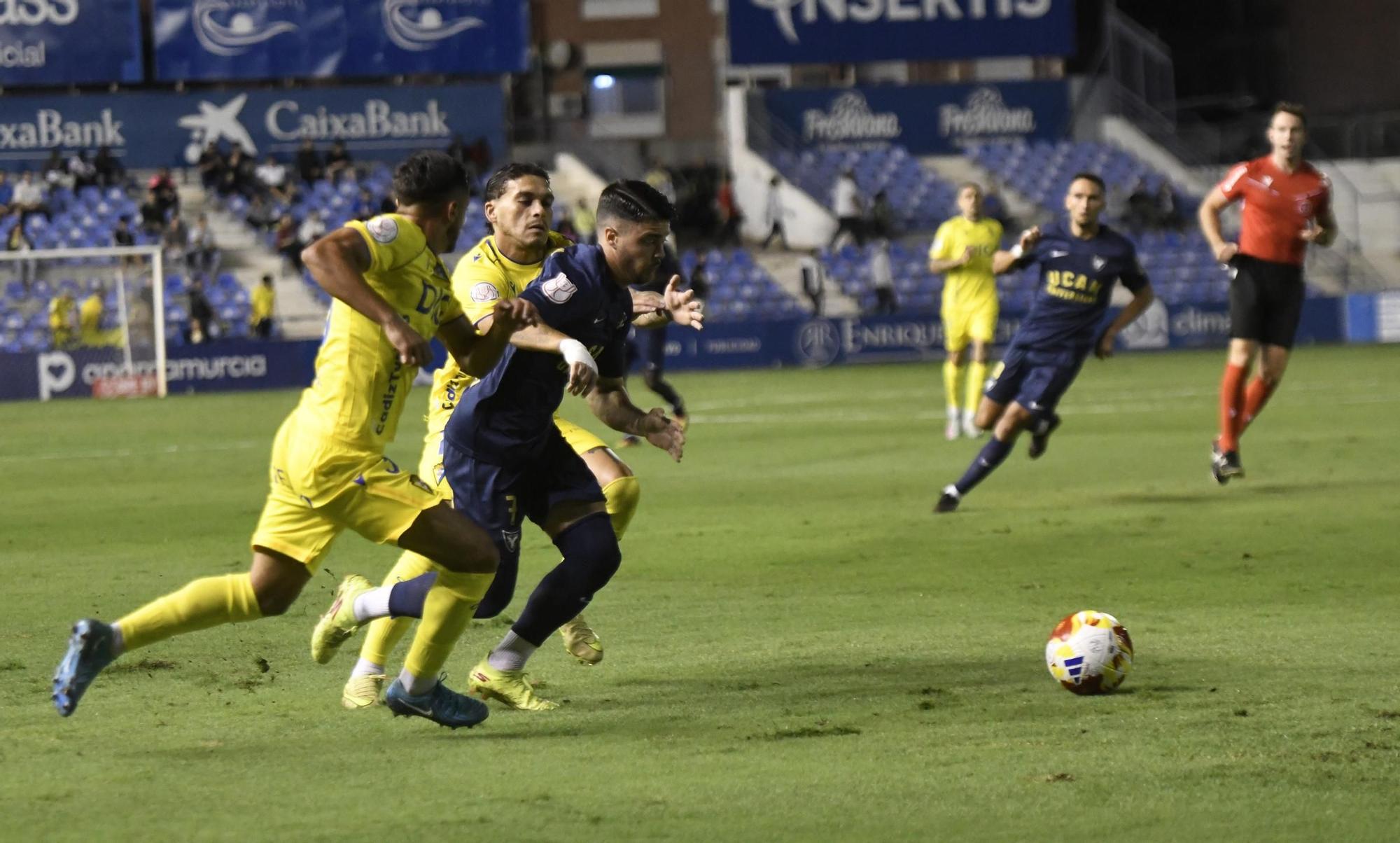 Imágenes del partido de la Copa del Rey UCAM Murcia - Cádiz