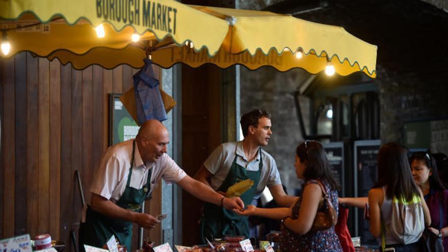 El Borough Market reabre sus puertas tras los atentados de Londres que dejaron 8 muertos