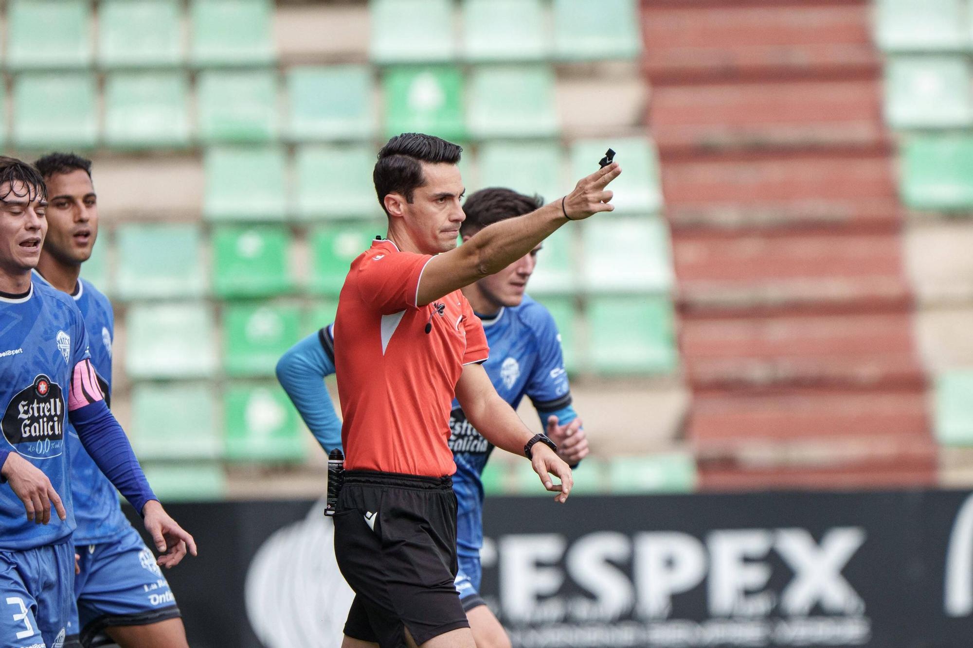 FOTOGALERÍA | Las mejores imágenes del partido Mérida-Orense