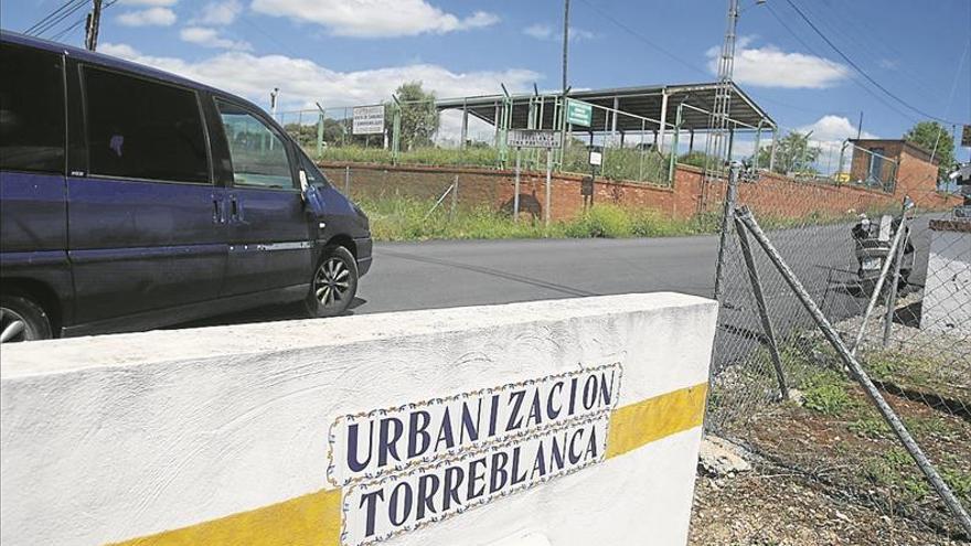 Los vecinos fijan su plan para lograr agua y luz para las urbanizaciones