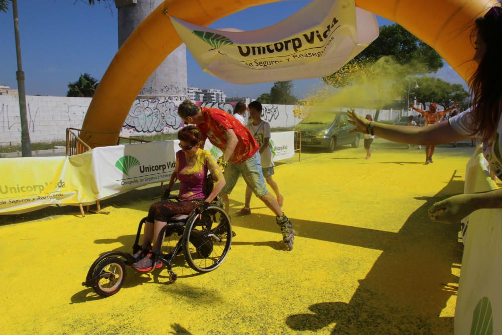 La colorida carrera organizada por Unicaja volvió a concentrar un ambiente joven y festivo en el entorno del estadio Ciudad de Málaga