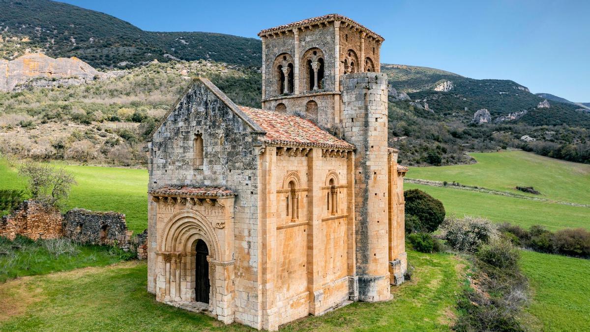 Una ermita románica perdida en mitad de Burgos.