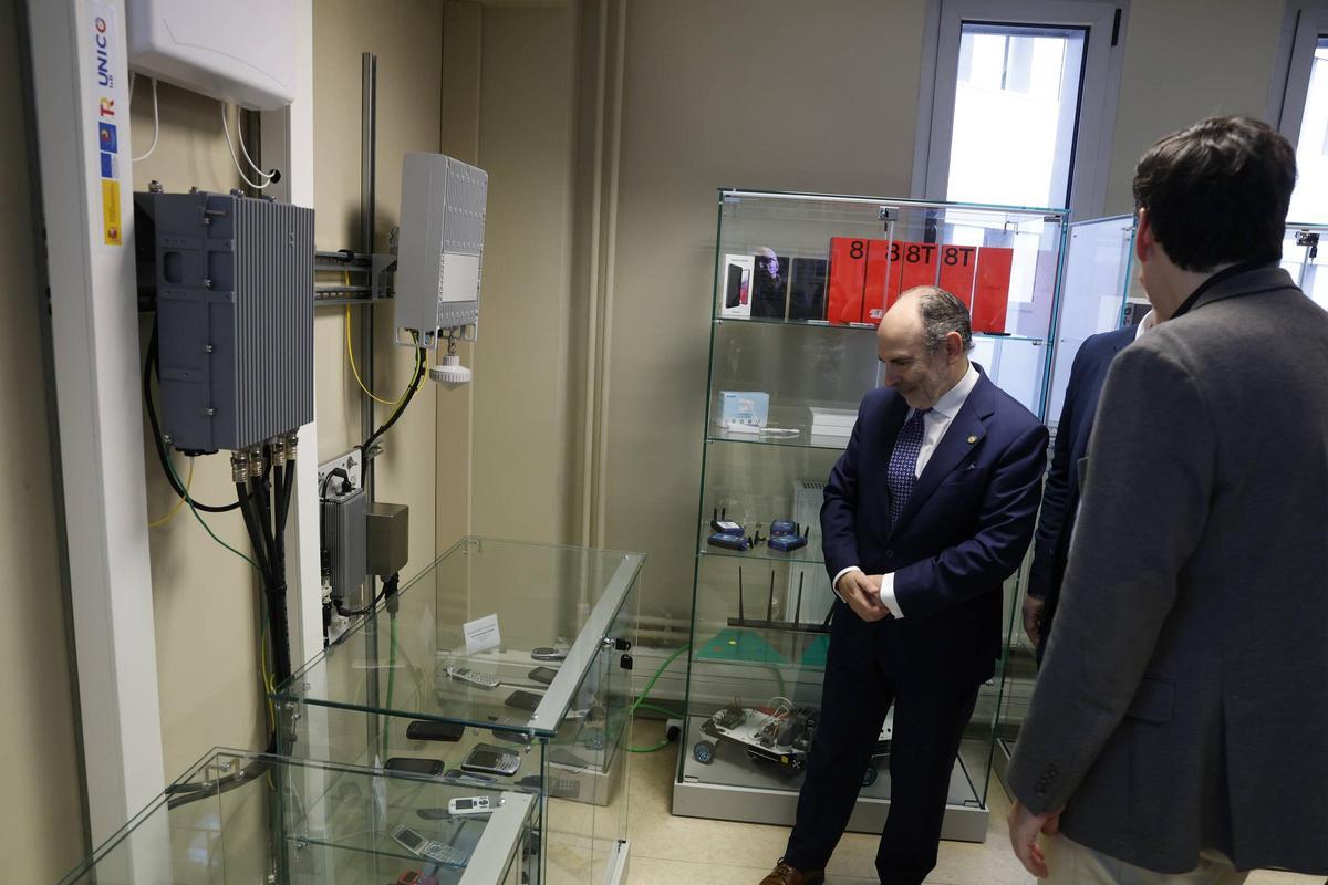 La visita del rector al Campus de Gijón, en imágenes