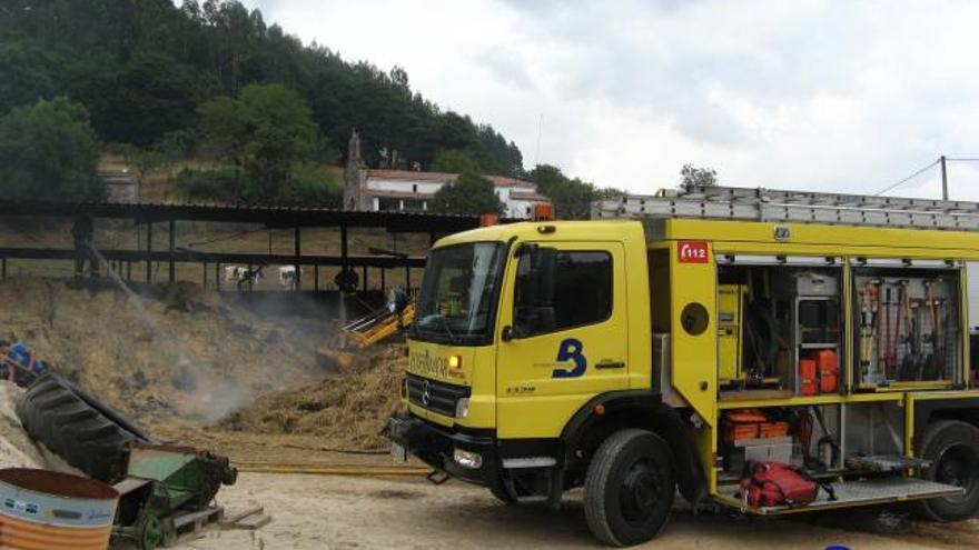 Extinguido un incendio en  una instalación de ganado de Las Regueras