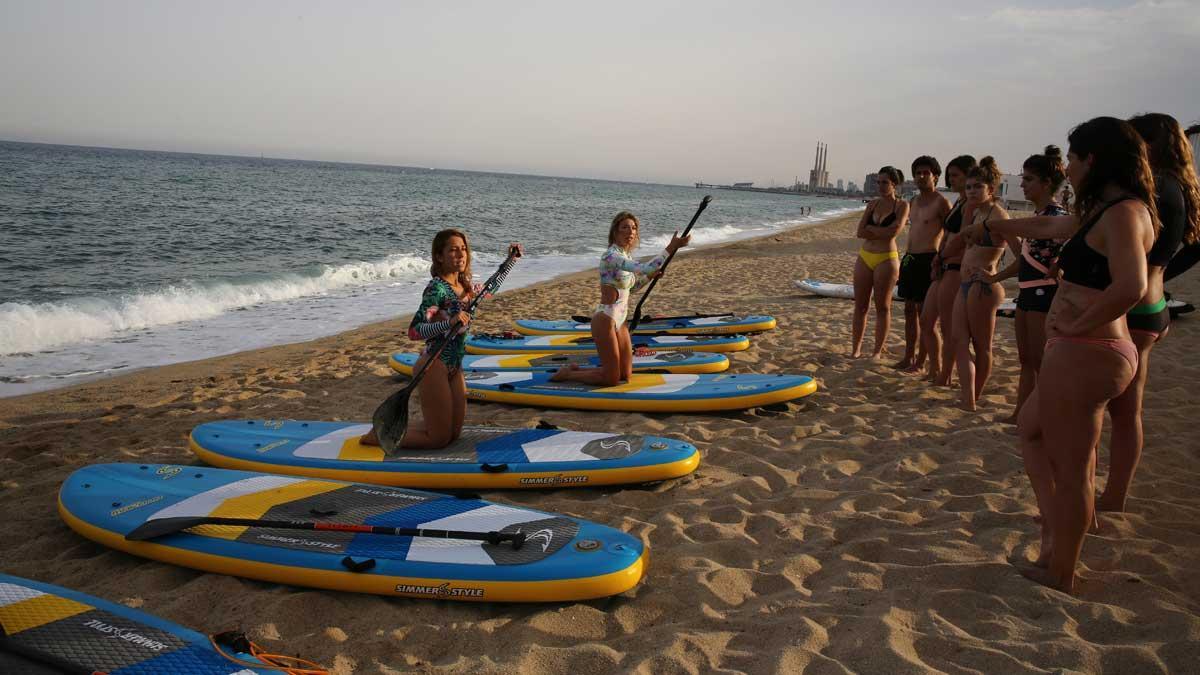Pilates y ’paddle surf’ se unen para crear una de las tendencias del verano