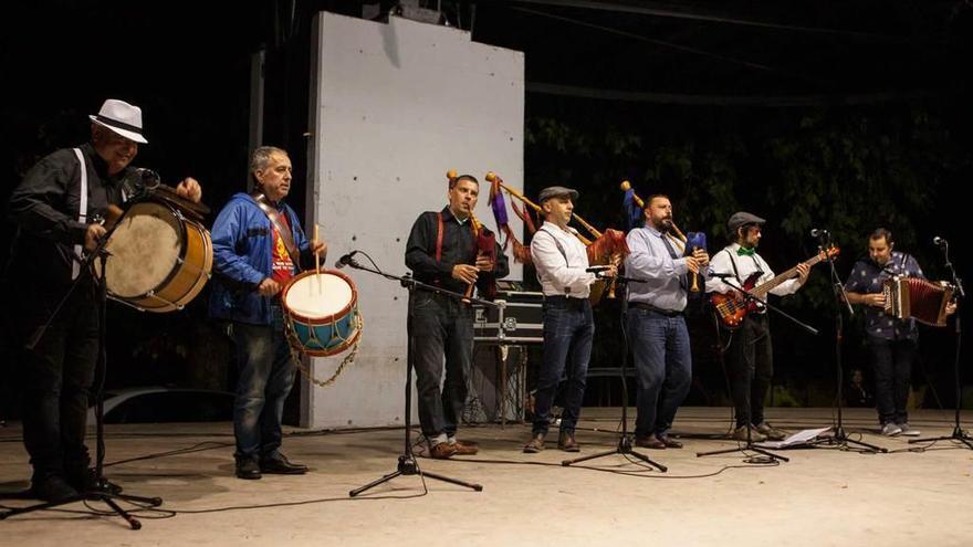 Concierto de &quot;El Koku la manzana&quot; en las fiestas de Laviana.