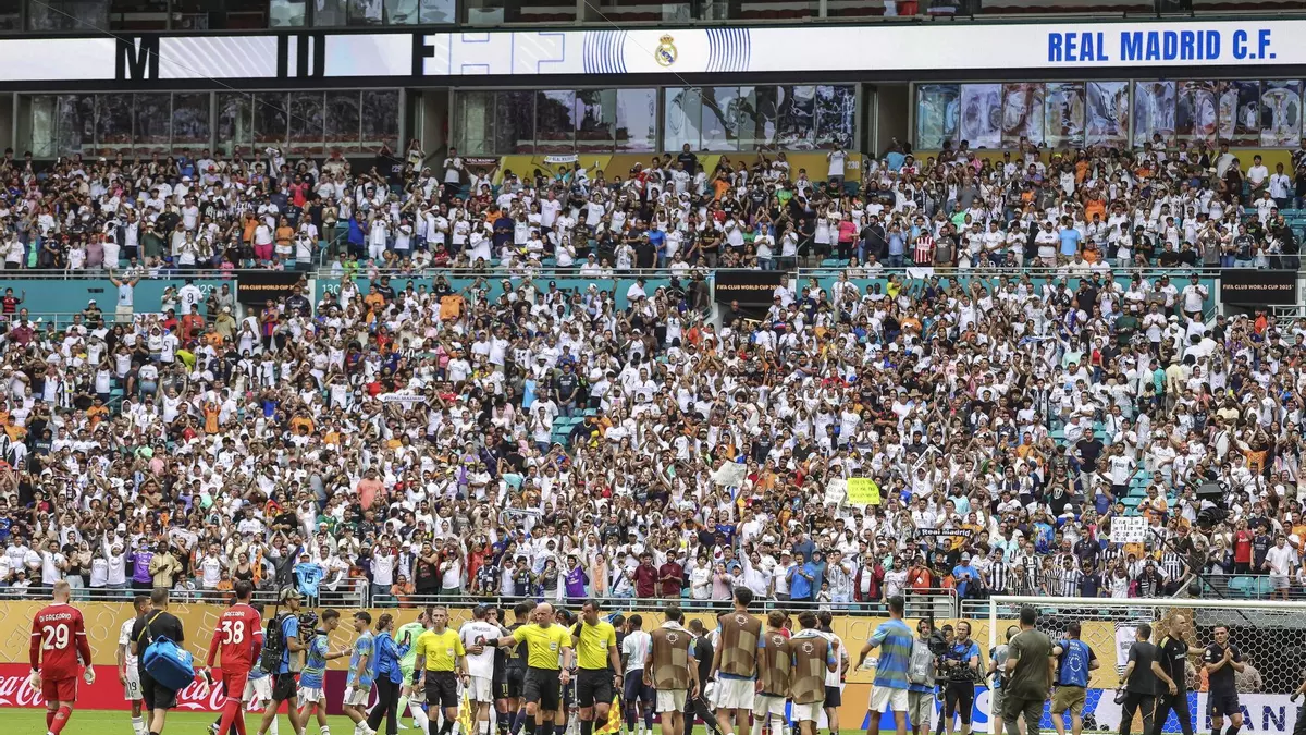 Solo el Madrid engancha en el Mundial: la FIFA recurre a la 'teletienda' de DAZN y a descuentos para llenar los estadios
