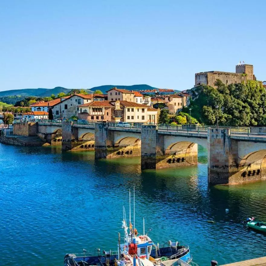 El pueblo pesquero más bonito de Cantabria no es Castro Urdiales: una histórica villa marinera del siglo XIII que presume de tener las mejores playas del norte