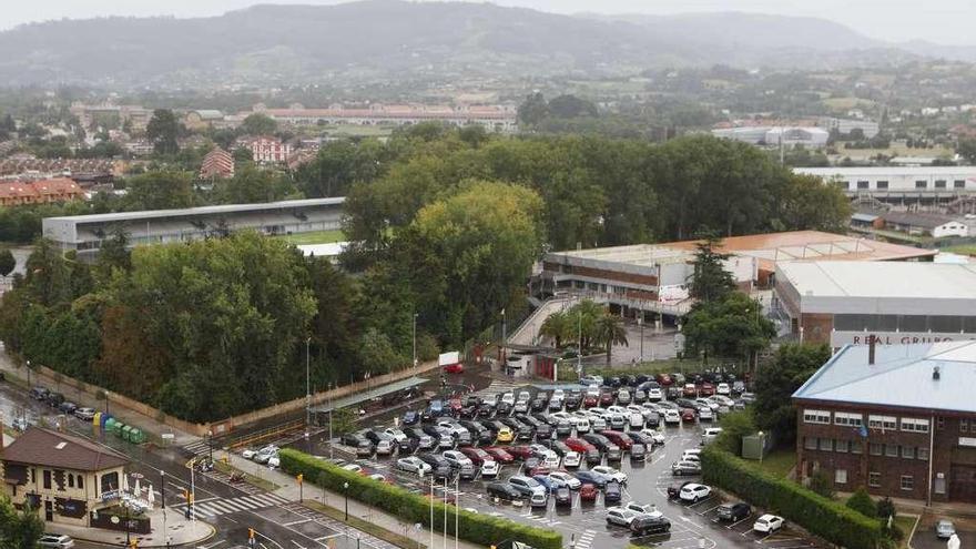 La finca &quot;La Torriente&quot;, junto al aparcamiento y el acceso a las instalaciones grupistas.