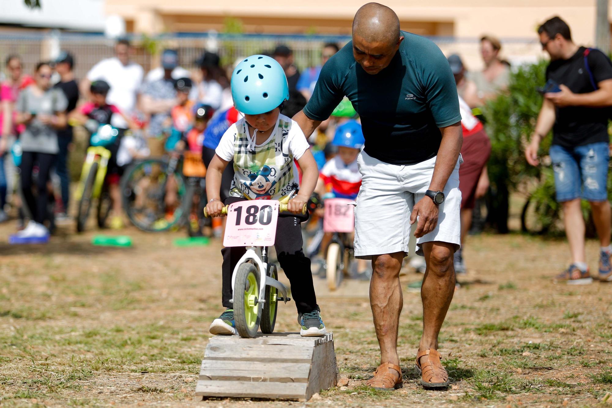 Los más pequeños de Ibiza aprenden a manejar con Bicykids