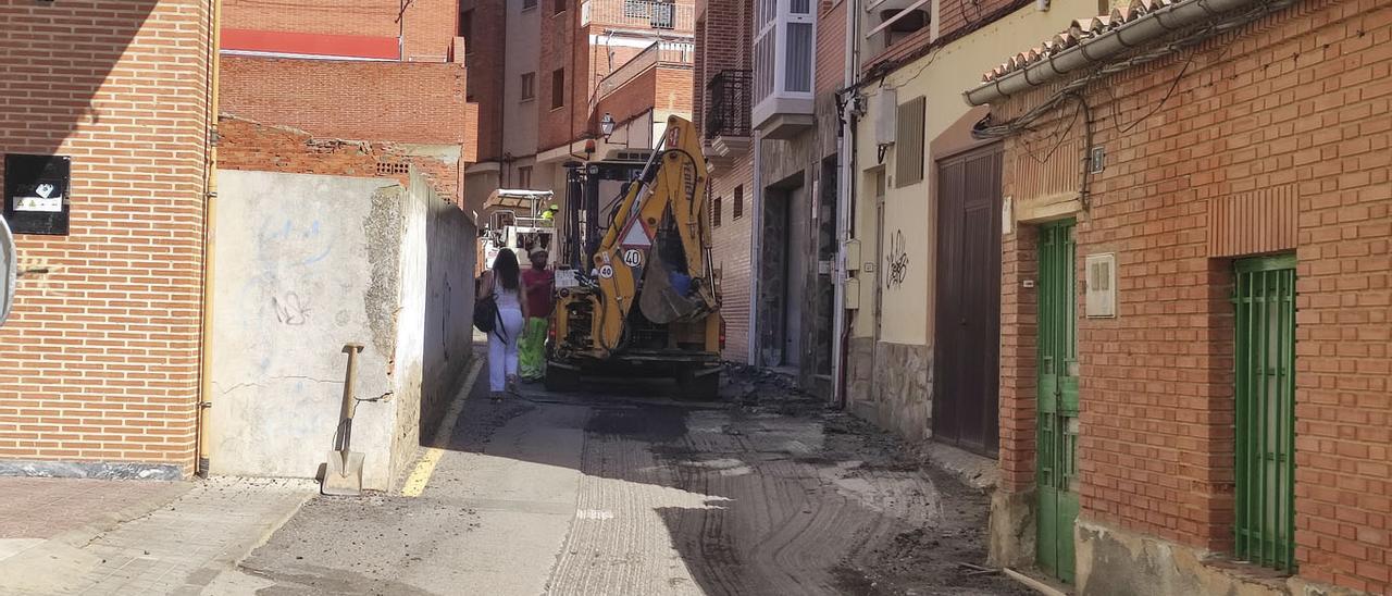 Obras de pavimentación en la calle Santa Catalina. Un tramo pendiente se ejecutará ahora.