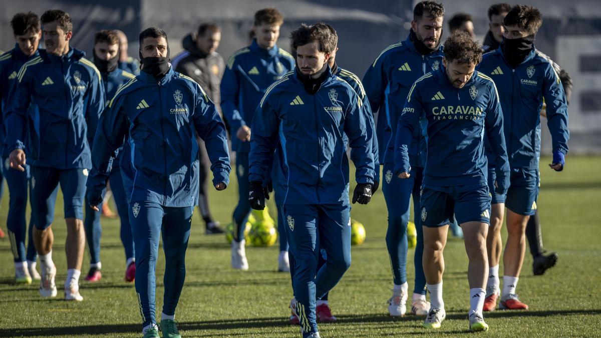 Sebas Moyano, en el centro, durante un entrenamiento del Real Zaragoza.