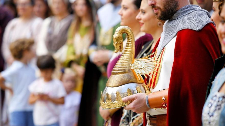 ¿Quién loará la figura de Na Violant en su proclamación? Es una mujer, festera y vinculada a la Germandat dels Cavallers de la Conquesta