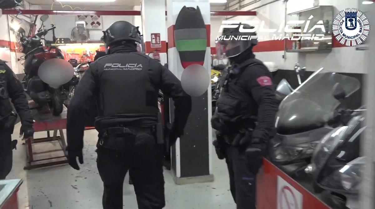 La Policía Municipal de Madrid en el taller de Vicálvaro.