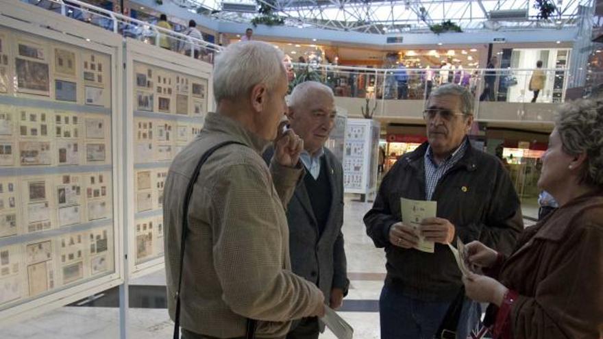 Asistentes a la inauguración.