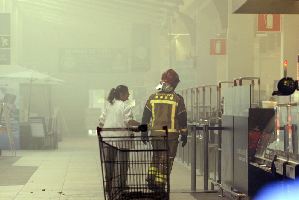 Incendi a la cambra frigorífica d'un supermercat de Girona