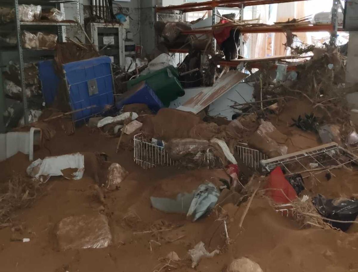 Así quedó la tintotería y lavandería industrial Mon Blau, de Catarroja.