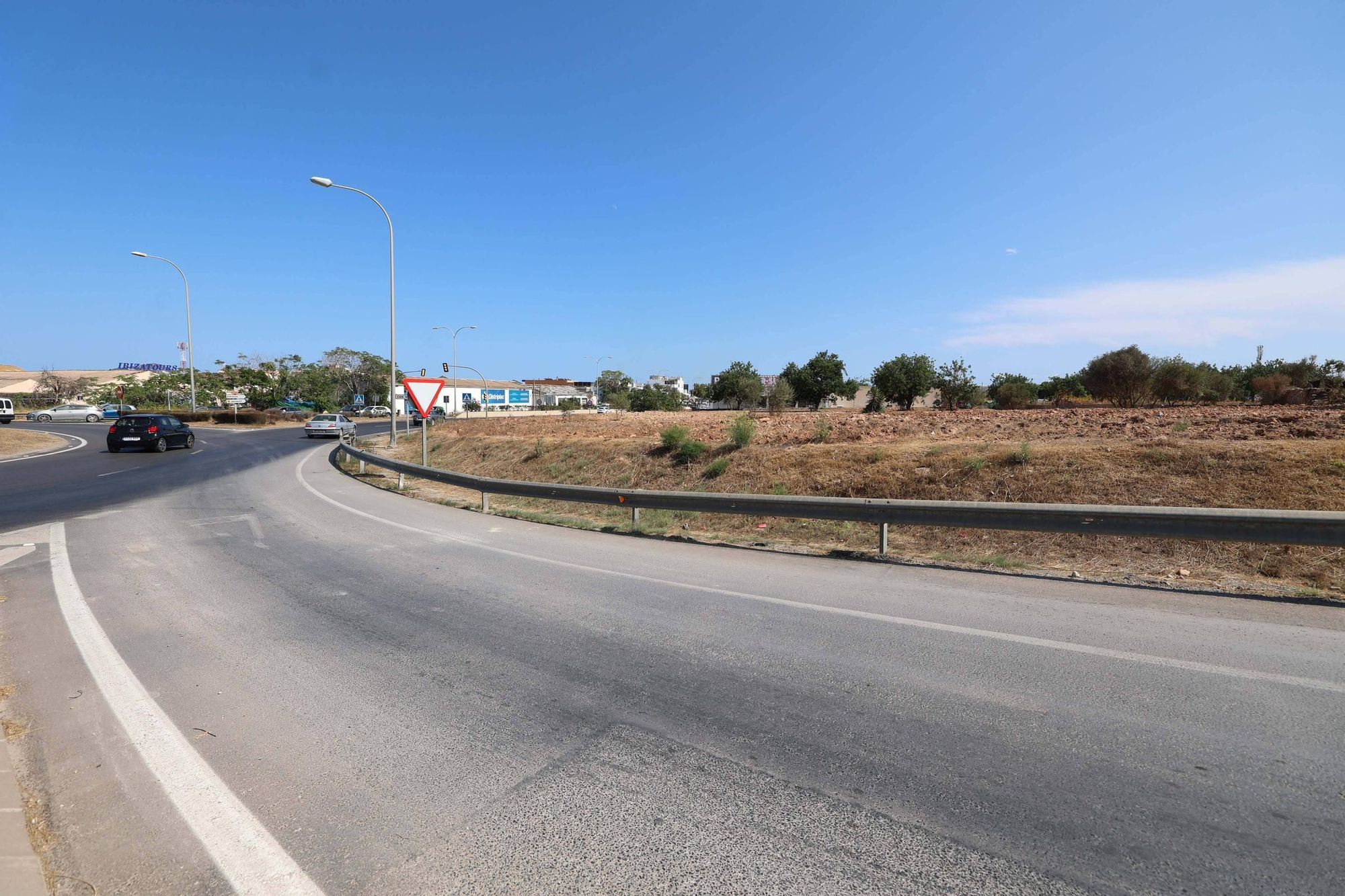 Galería: terreno de Can Rova II completamente despejado por el Ayuntamiento
