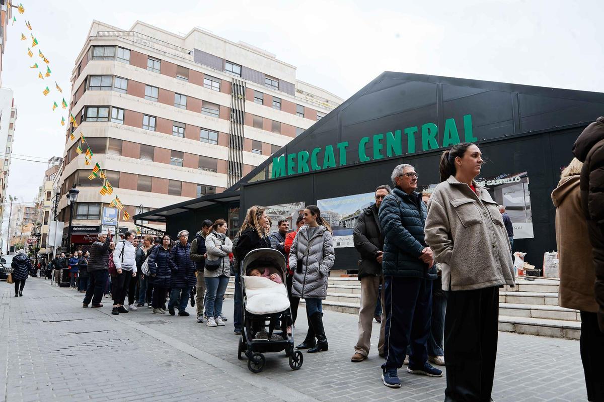 Búscate en la galería de fotos del reparto del ''libret' de Magdalena en Castelló