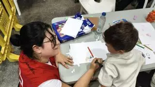 Evacuados en el centro de acogida de Oliva:  "Bajé la mano desde la cama y ví que había agua”