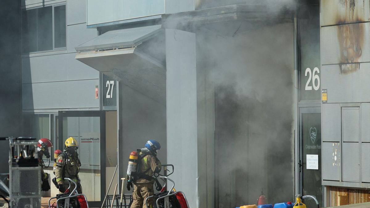 Incendio tóxico en Vilanova i la Geltrú