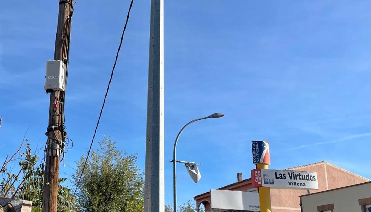 La instalación de la fibra óptica en Las Virtudes de Villena.