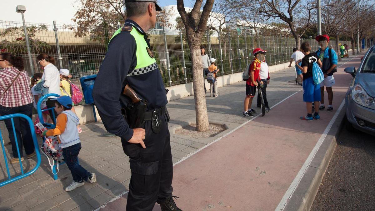 Alcoy rechaza la violencia en las aulas y pide medidas para proteger al profesorado