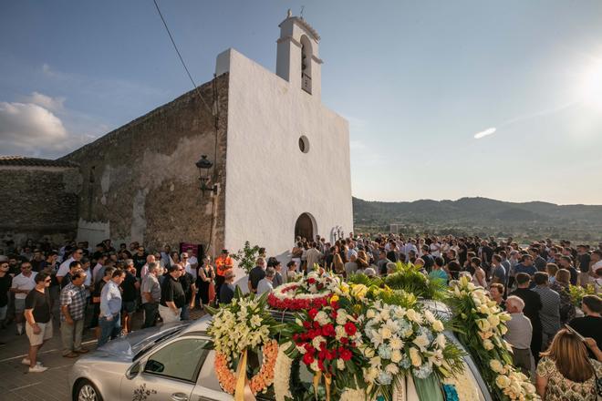 Las imágenes del funeral de Bernat Ribes