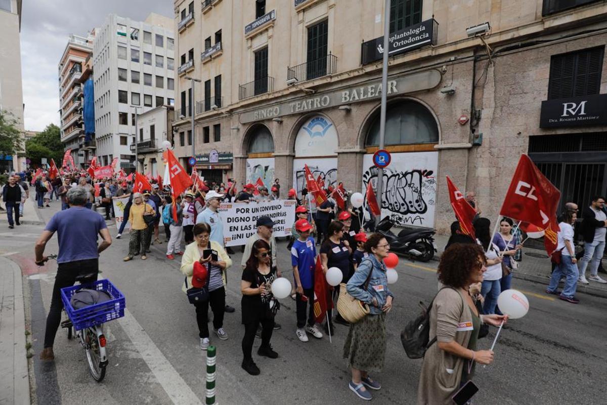 Cerca de mil personas salen a la calle por el Primero de Mayo