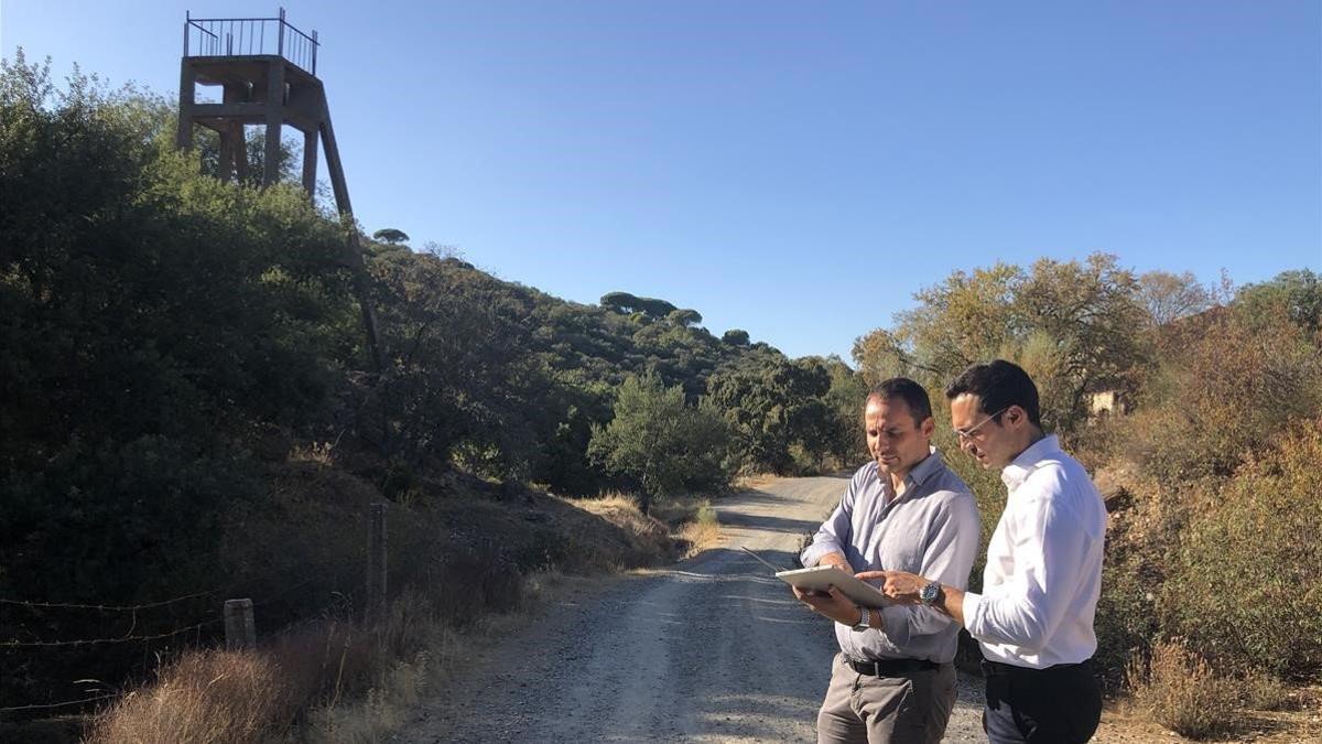 Los directivos de Infinity Lithium en la mina de Cáceres